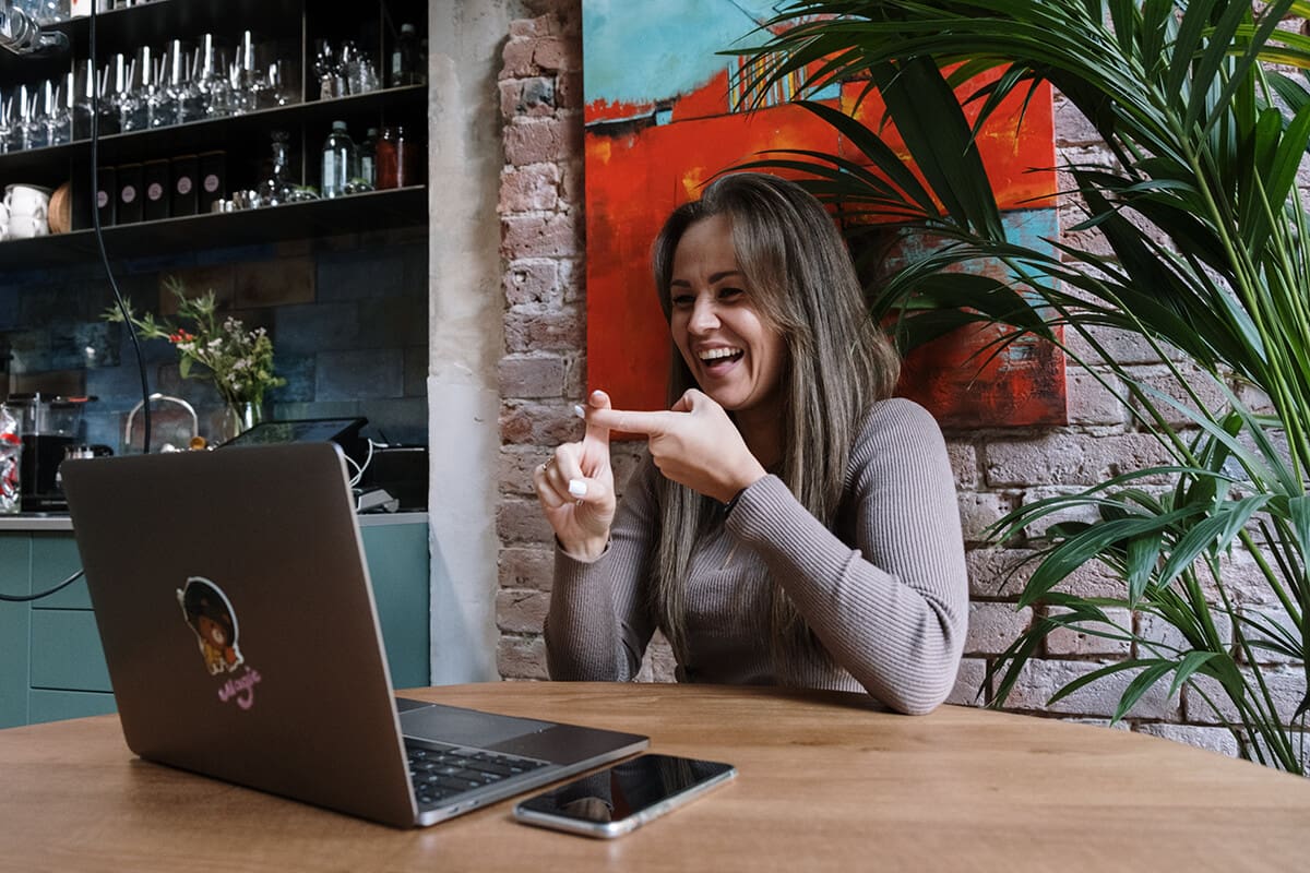 5 easy steps to turn engagement into leads - woman communicating via sign language during a zoom meeting